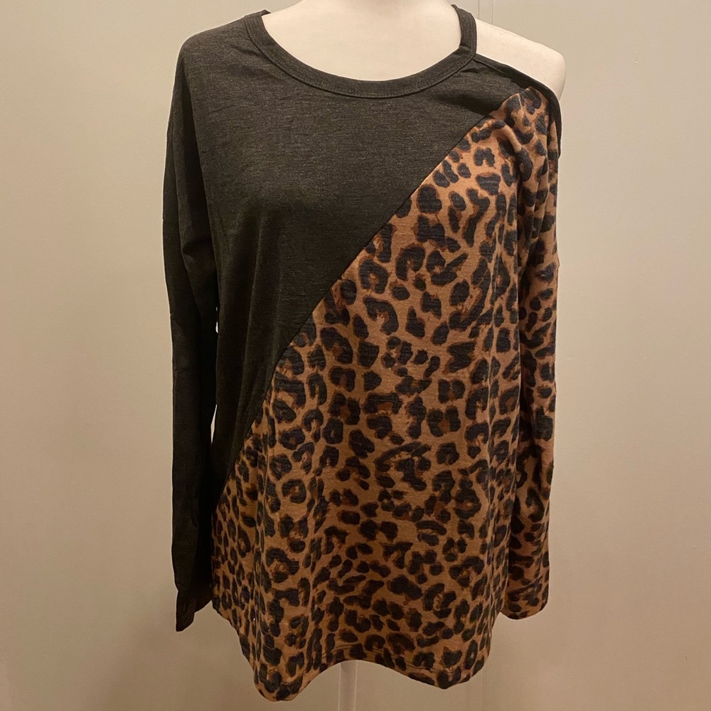 Grace and Emma animal print long sleeve size medium